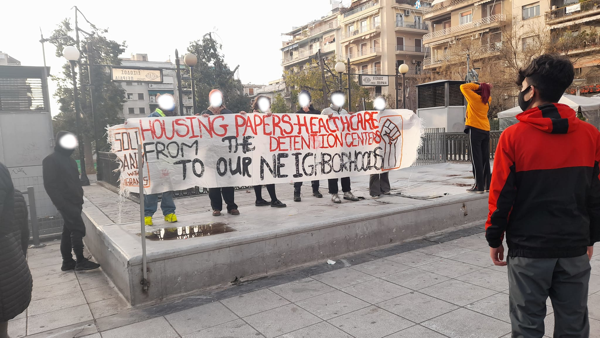 Να σταματήσουν οι ρατσιστικές επιχειρήσεις-σκούπα στο κέντρο της Αθήνας
